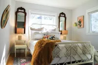 Coastal Cottage w/ Roof Deck Ocean Views - York, ME 4 Beds, 3 Baths, Sleeps 9 Hotel a York