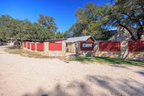 Charming Historic 2-bedroom house in Downtown Wimberley Các khách sạn ở Wimberley