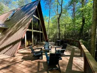 - NEWLY RENOVATED - cabin in gated, mountain community ~ sleeps 6 ~ wifi