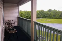 Slopes View! Large Deck/Heated Pool/Hot Tub/Fitness/Sauna/Steam! 2BD/2BA+SofaBed