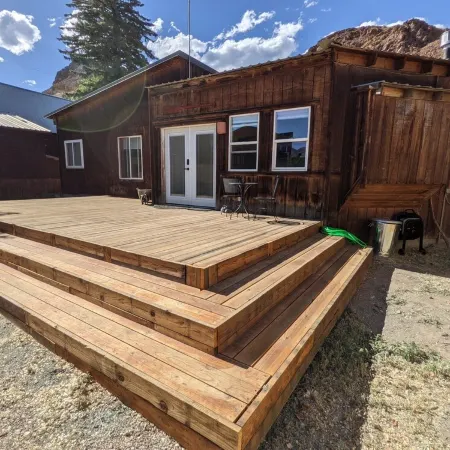 Calamity Jane's Hideaway 1-Bedroom, 1-Bath, Huge Deck, Close to Main Street