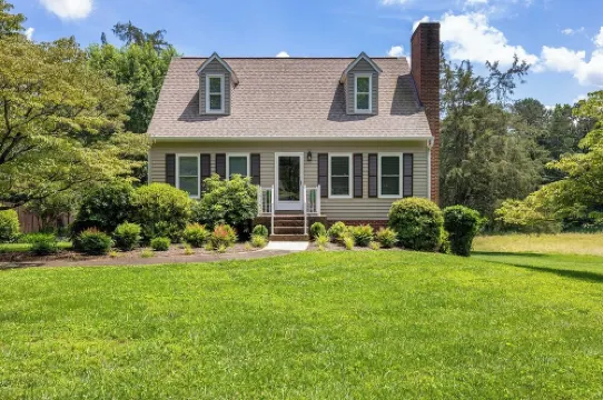 Hot Tub - Fire Pit - Private Retreat - Near 20+ Wineries - Hiking/Biking Trails