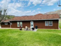 Charming 2 bedroom home in the heart of elk country.