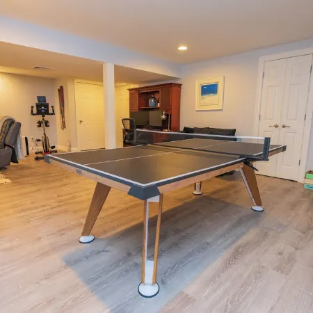 5Br w/ Heated Pool Near Beaches & Newport