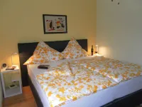 large comfortable house for 2 to 6 people, directly on the Moselle, with WiFi