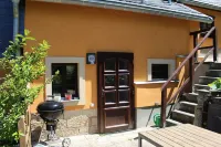 Cozy, rustic and top renovated monument farmhouse above cribs