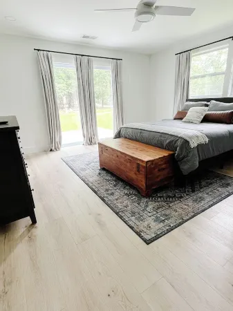 Newly Remodeled 3-bedroom house with Amazing Views of the Lake!