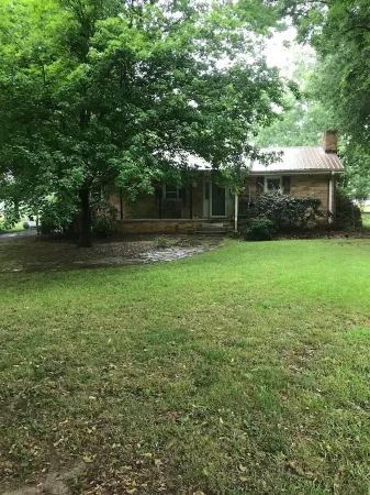 Entire house, Country Setting, Carrollton, near I-20 Отели в г. Кэррол