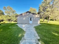 Cabin with beautiful acreage bordering Manistee National Forest - Chalets