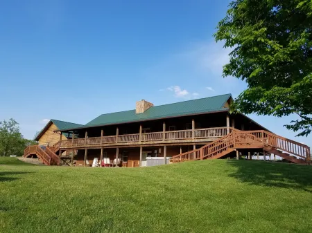 Hocking Hills Lodge - Maximum 16-Adults w/Children is 20-Guests