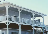 Great center-island location, walk everywhere!