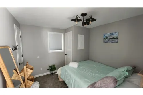 Old Town Modern 2bed/1bath home with patio & yard