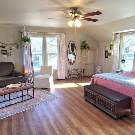 The Compass Loft Studio near TSU with EV Charger