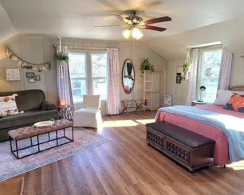 The Compass Loft Studio near TSU with EV Charger Hotels in Stephenville