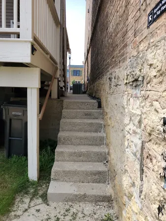 Spacious, Pet Friendly Apartment in the Heart of Downtown