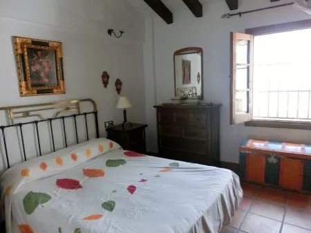 The Wooden House Отели рядом с достопримечательностью «Ruta del Amor (Setenil de las Bodegas)»