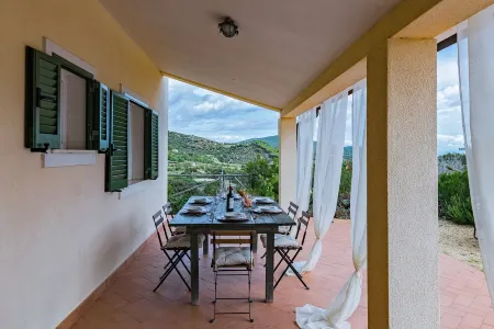 Villa with garden in the countryside 8 min to the town of Porto Azzurro