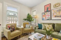 Artful Escape • Minutes to Salem, Beach and Train to Boston • Private Parking - 3-Star