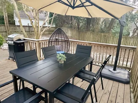 SoPi Cottage - Walk to Town - King Bed