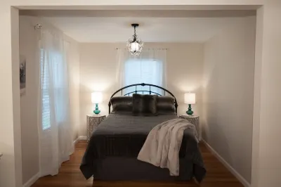 The Wild Rose Cottage in Historic Old St Charles Hotels near St. Charles Historic District