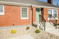 Bourbon Royale, Home of Two Kings; putting green, downtown, free coffee & snacks