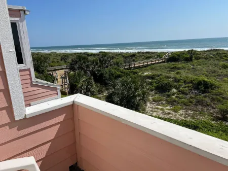 Oceanfront Condo incredible view in Quail Hollow, 10min from Historic District.