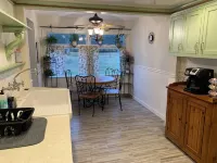 Beautiful Parkside 5 Bedroom Cottage in Midland, Fenced Front Yard, Access Ramp