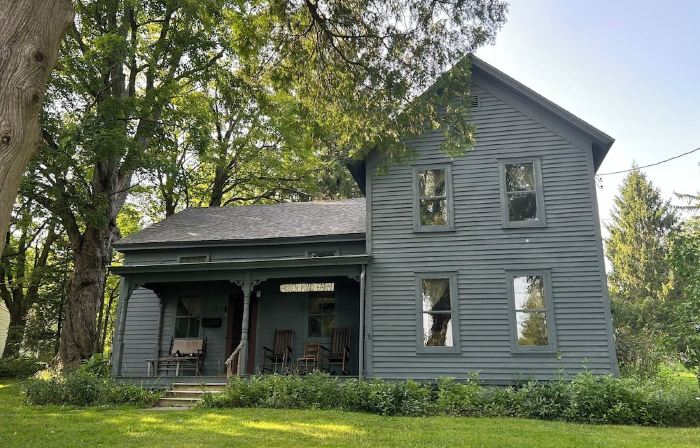 Charming 3-bedroom farmhouse in welcoming Skaneateles, short walk to village.