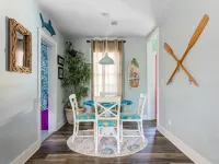 Super Fun Family Bungalow - Hot Tub - Yard Games - Seasonal Cowboy pool Hotels in Bellview