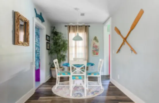 Super Fun Family Bungalow - Hot Tub - Yard Games - Seasonal Cowboy pool