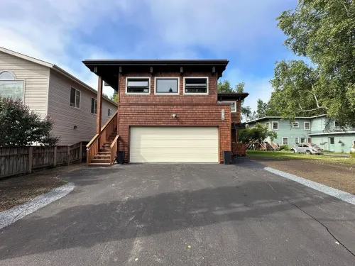 Loft at the Lagoon - Relaxing  forest-inspired space in Downtown Anchorage