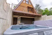 Deer Wood Cabin w/Hot Tub - Sleeps 8