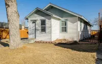Charming Cody Home - sleeps 5, walking distance to downtown! - Bungalows