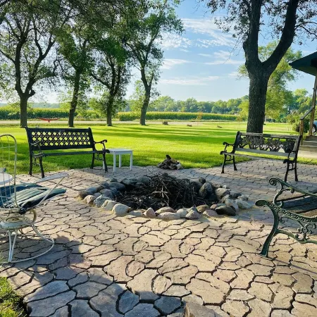 5 BR/2.5 BA Hunting & Fishing Lodge