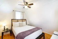 Riverfront🏕A-Frame/HOT TUB/Fire Pit! FAST Wifi Hotels near Cedar Creek Winery LLC