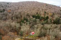 Hungry Hollow Hideaway - escape to this modern cabin on 15 acres