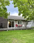Clean Sandpoint condo in quiet lakefront community w/ pool, tennis courts