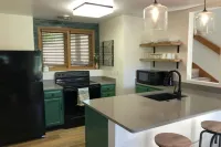 REMODELED! 2B/2B, Deck off10th GOLF Green, Dog Friendly, Pool, WIFI, in Resort!