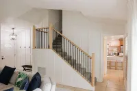Luxury Heated Salt-Water Pool Oasis Close to Beaches and Downtown!!