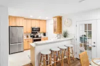 Entire townhouse- 10mins to beaches or downtown