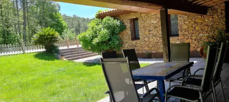 Casa Rural Sierra de Aguafría. Finca El Robledillo for 8 people Отели в г. Тентудия