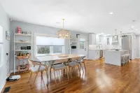 Cozy newly Renovated Beach House walking distance to beach and restaurants.