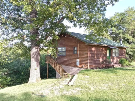 Riverfront Blue Heron Cabin on the Kings River Отели в г. Carroll County