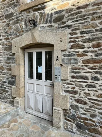 Venez Dormir Dans Lancien Hospice Duzerche