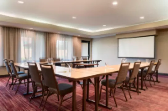 コートヤード・アクロン・モントローズ