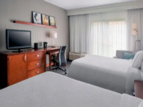 Courtyard Newark Liberty International Airport Hotels in Newark
