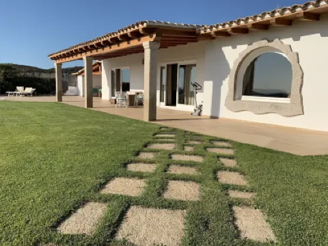 Villaluxx is Wonderful & Modern .Huge Infinity SwimPool & Whirlpools .GreatView Hotels in 