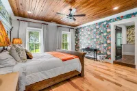 Mountain Mansion 7BR, 10Ksf, Views, Pool, Sport Court, Gym, Sauna, Petting Zoo