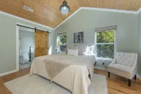 Christmas with Mtn Views, Fire Pit+Gas Logs, WiFi, Close to Burnsville & Avl!