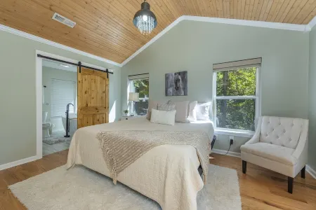 Beautiful Mtn Views, Fire Pit+Grill, Gas Logs, WiFi, Close to Burnsville & Avl!